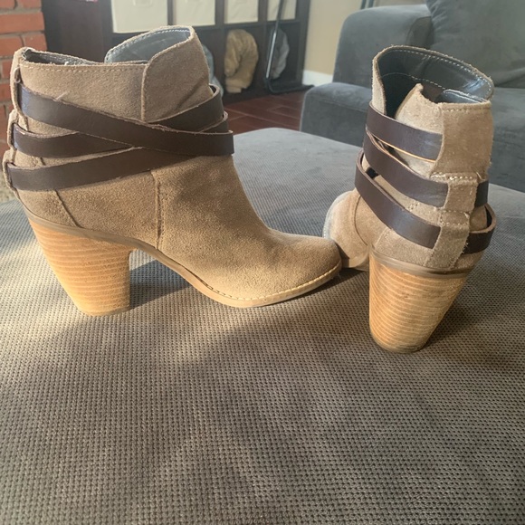 DV by Dolce Vita Shoes - Dolce Vita Suede Booties (Size 8.5)